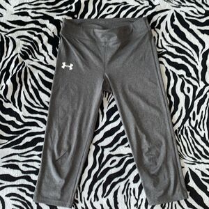 Under armour grey Capris yoga pants workout fitness leggings exercise heat gear
